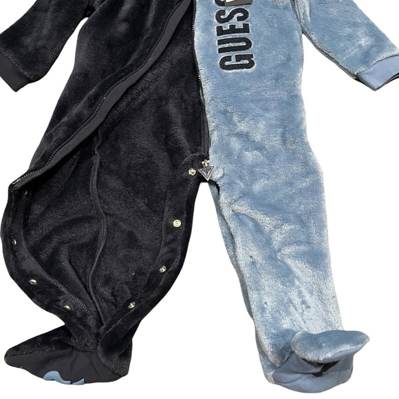 NWT GUESS Two-Tone Baby Blue and Navy Footie Outfit size 12m - Picture 3 of 6